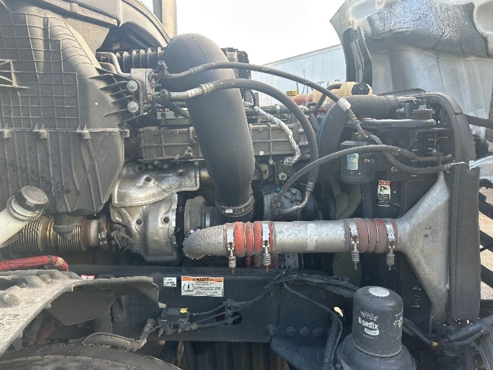 Day Cab Tractor-Heavy Duty Tractors-Freightliner-2021-T12664ST-Louisville-KY-551,902\n\t\tmiles-$ 41,250 - Image 14