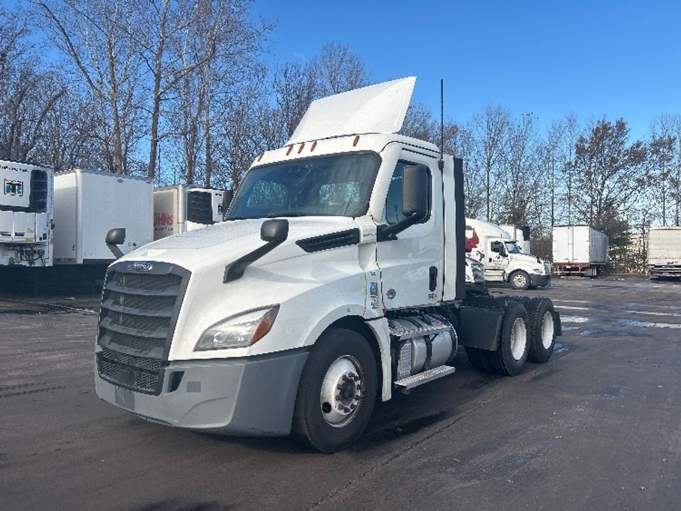 Day Cab Tractor-Heavy Duty Tractors-Freightliner-2021-T12664ST-Louisville-KY-551,902\n\t\tmiles-$ 41,250 - Image 3