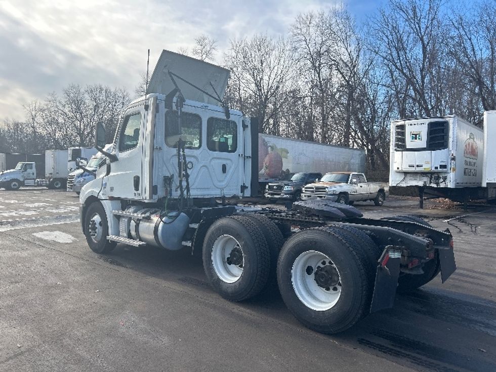 Day Cab Tractor-Heavy Duty Tractors-Freightliner-2021-T12664ST-Louisville-KY-551,902\n\t\tmiles-$ 41,250 - Image 5