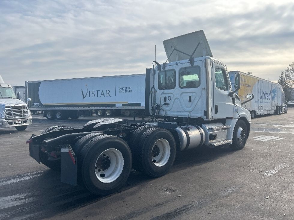 Day Cab Tractor-Heavy Duty Tractors-Freightliner-2021-T12664ST-Louisville-KY-551,902\n\t\tmiles-$ 41,250 - Image 7