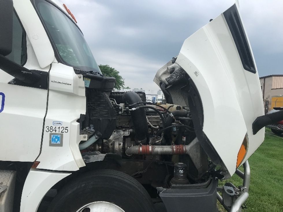 Day Cab Tractor-Heavy Duty Tractors-Freightliner-2021-T12664ST-Louisville-KY-553,545\n\t\tmiles-$ 43,750 - Image 15