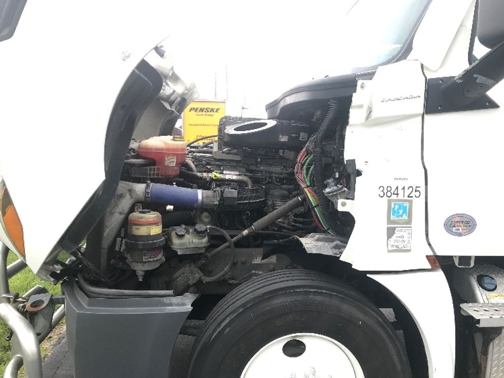 Day Cab Tractor-Heavy Duty Tractors-Freightliner-2021-T12664ST-Louisville-KY-553,545\n\t\tmiles-$ 43,750 - Image 16