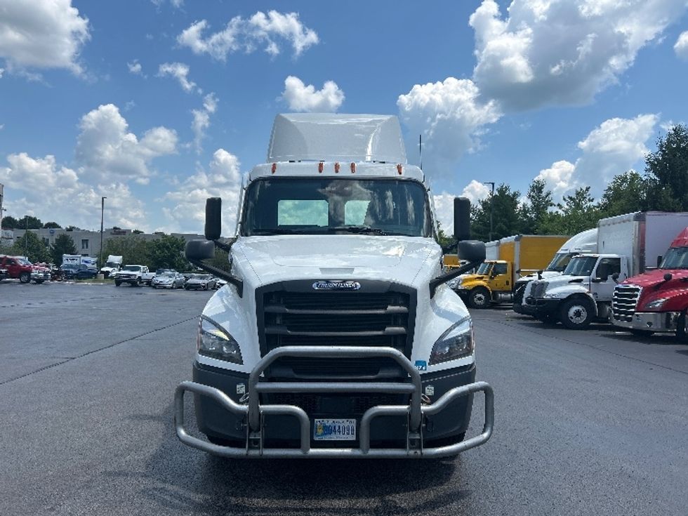 Day Cab Tractor-Heavy Duty Tractors-Freightliner-2021-T12664ST-Louisville-KY-553,545\n\t\tmiles-$ 43,750 - Image 2