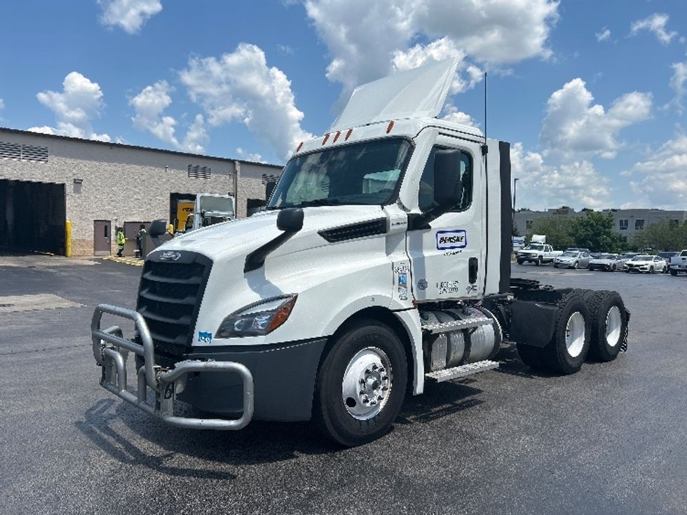 Day Cab Tractor-Heavy Duty Tractors-Freightliner-2021-T12664ST-Louisville-KY-553,545\n\t\tmiles-$ 43,750 - Image 3