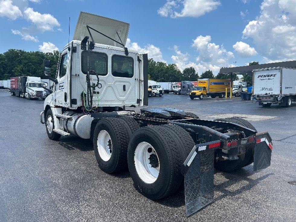 Day Cab Tractor-Heavy Duty Tractors-Freightliner-2021-T12664ST-Louisville-KY-553,545\n\t\tmiles-$ 43,750 - Image 5