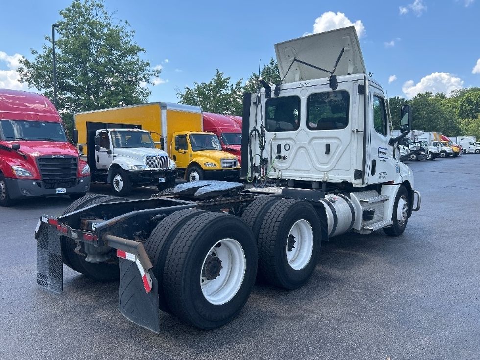 Day Cab Tractor-Heavy Duty Tractors-Freightliner-2021-T12664ST-Louisville-KY-553,545\n\t\tmiles-$ 43,750 - Image 7
