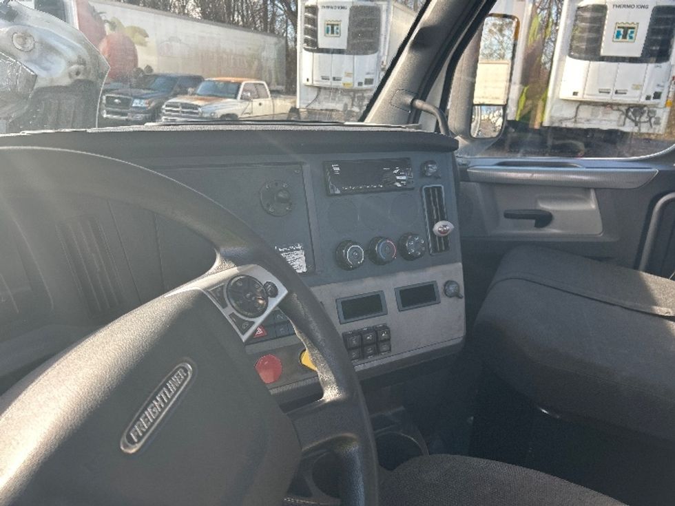 Day Cab Tractor-Heavy Duty Tractors-Freightliner-2021-T12664ST-Louisville-KY-642,919\n\t\tmiles-$ 27,250 - Image 10