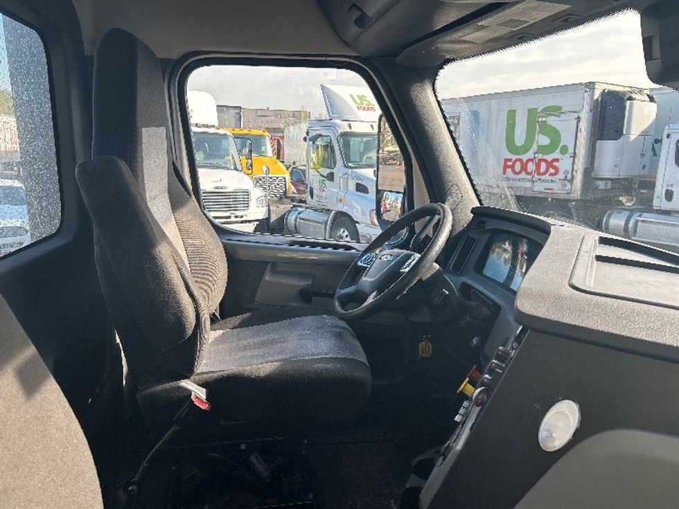 Day Cab Tractor-Heavy Duty Tractors-Freightliner-2021-T12664ST-Louisville-KY-642,919\n\t\tmiles-$ 27,250 - Image 14