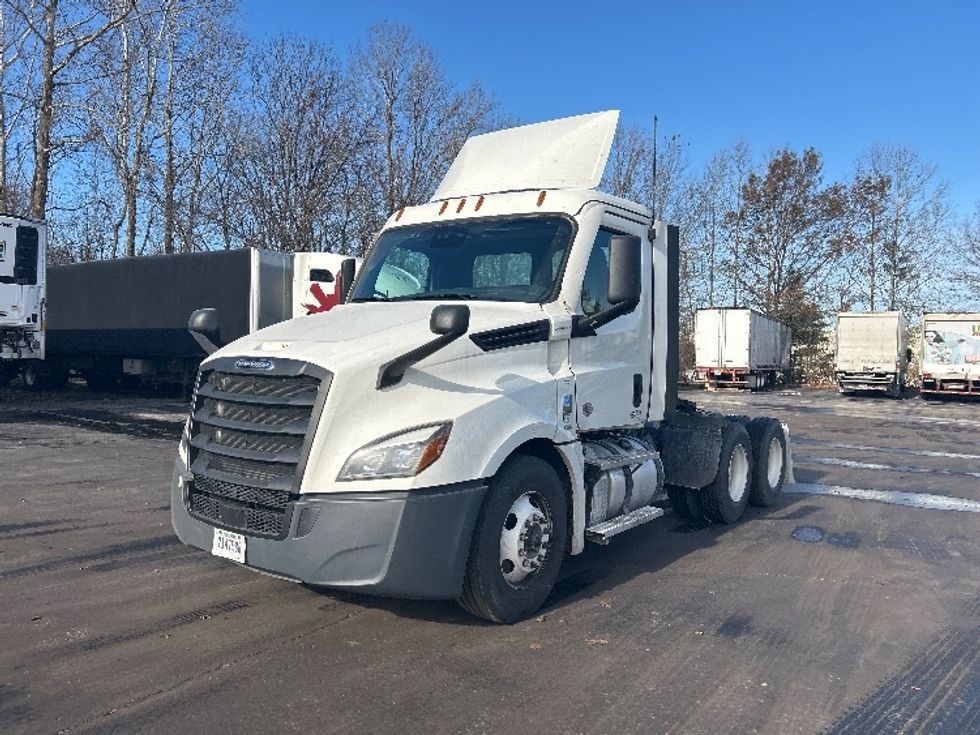 Day Cab Tractor-Heavy Duty Tractors-Freightliner-2021-T12664ST-Louisville-KY-642,919\n\t\tmiles-$ 27,250 - Image 3