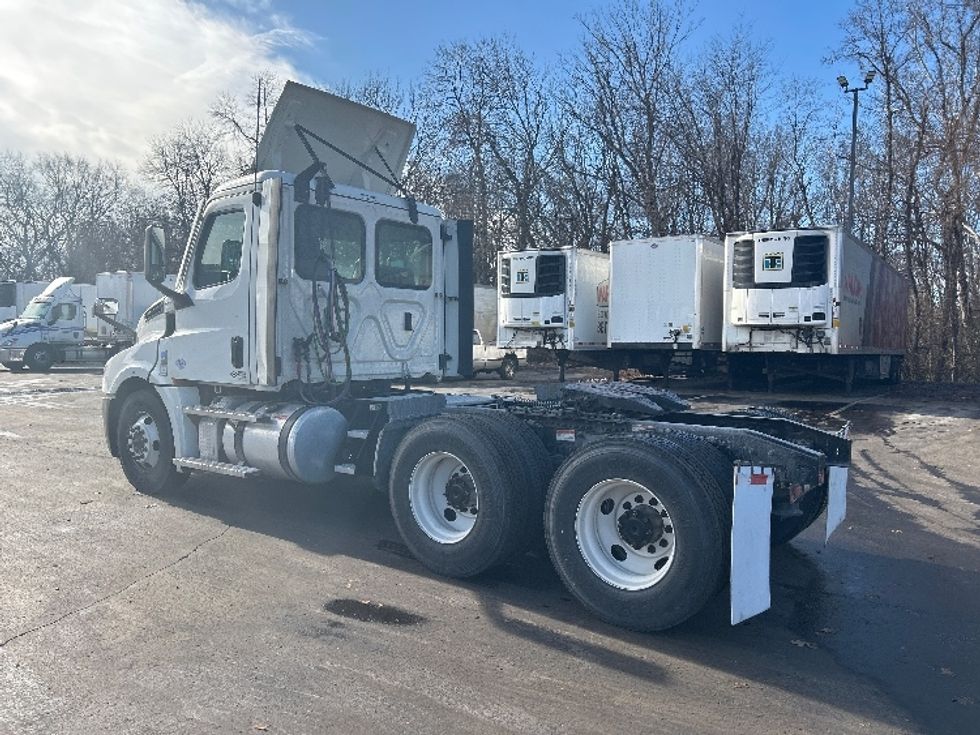 Day Cab Tractor-Heavy Duty Tractors-Freightliner-2021-T12664ST-Louisville-KY-642,919\n\t\tmiles-$ 27,250 - Image 5