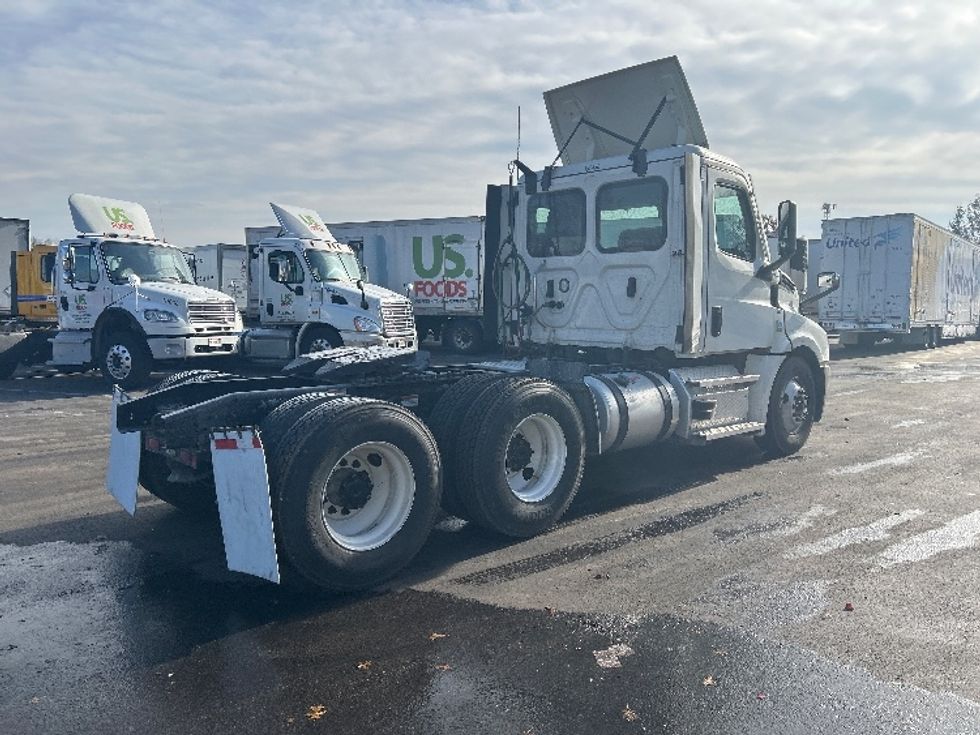 Day Cab Tractor-Heavy Duty Tractors-Freightliner-2021-T12664ST-Louisville-KY-642,919\n\t\tmiles-$ 27,250 - Image 7