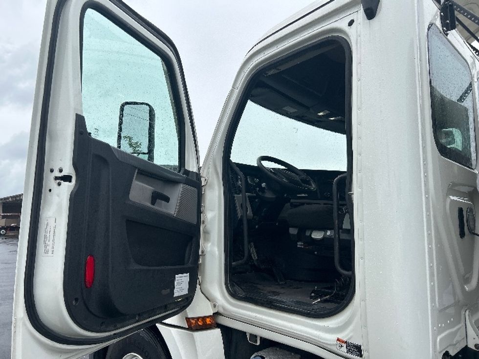 Day Cab Tractor-Heavy Duty Tractors-Freightliner-2021-T12664ST-Lowell-AR-507,577\n\t\tmiles-$ 38,750 - Image 9