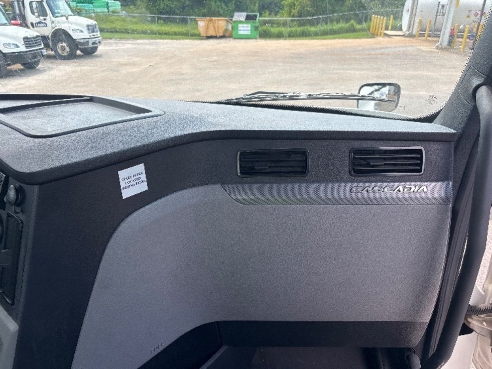Day Cab Tractor-Heavy Duty Tractors-Freightliner-2021-T12664ST-Loxley-AL-575,488\n\t\tmiles-$ 41,250 - Image 13