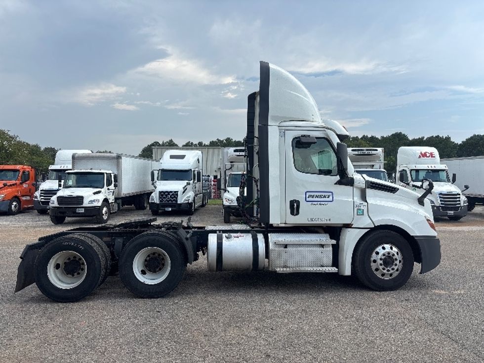 Day Cab Tractor-Heavy Duty Tractors-Freightliner-2021-T12664ST-Loxley-AL-575,488\n\t\tmiles-$ 41,250 - Image 8