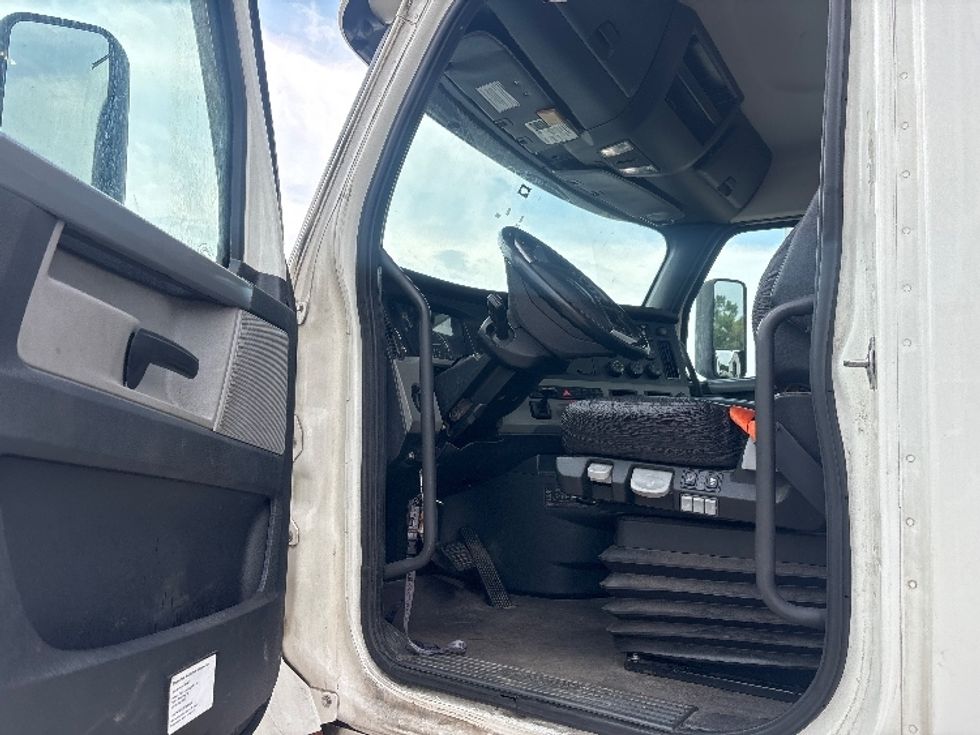 Day Cab Tractor-Heavy Duty Tractors-Freightliner-2021-T12664ST-Loxley-AL-575,488\n\t\tmiles-$ 41,250 - Image 9
