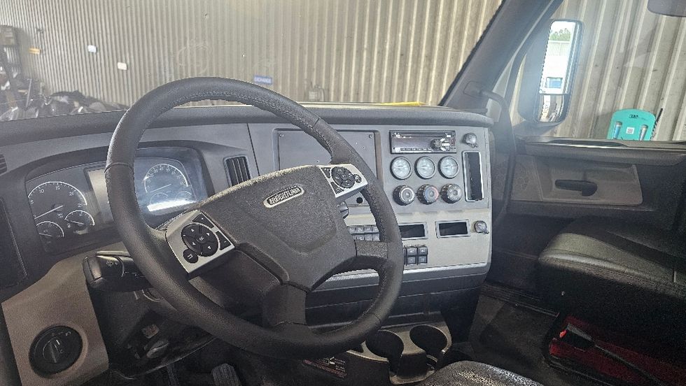 Day Cab Tractor-Heavy Duty Tractors-Freightliner-2021-T12664ST-Loxley-AL-578,850\n\t\tmiles-$ 14,000 - Image 10