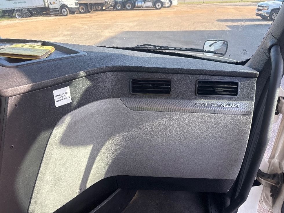 Day Cab Tractor-Heavy Duty Tractors-Freightliner-2021-T12664ST-Loxley-AL-578,850\n\t\tmiles-$ 14,000 - Image 13
