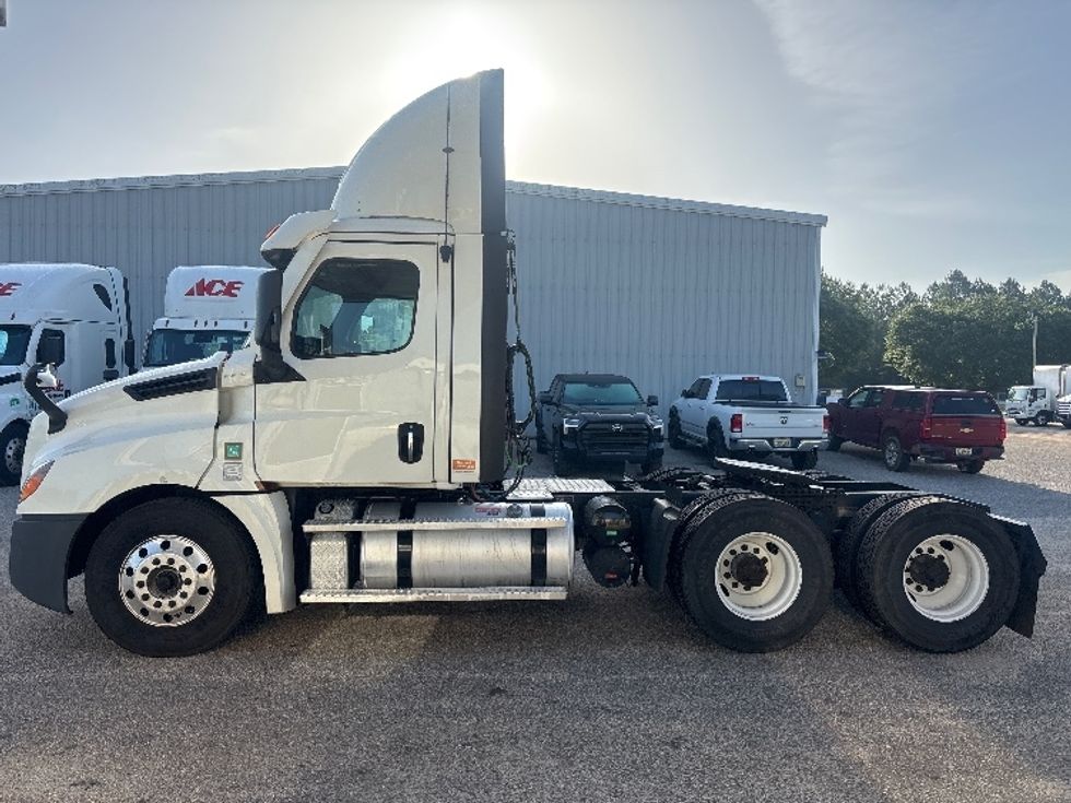 Day Cab Tractor-Heavy Duty Tractors-Freightliner-2021-T12664ST-Loxley-AL-578,850\n\t\tmiles-$ 14,000 - Image 4
