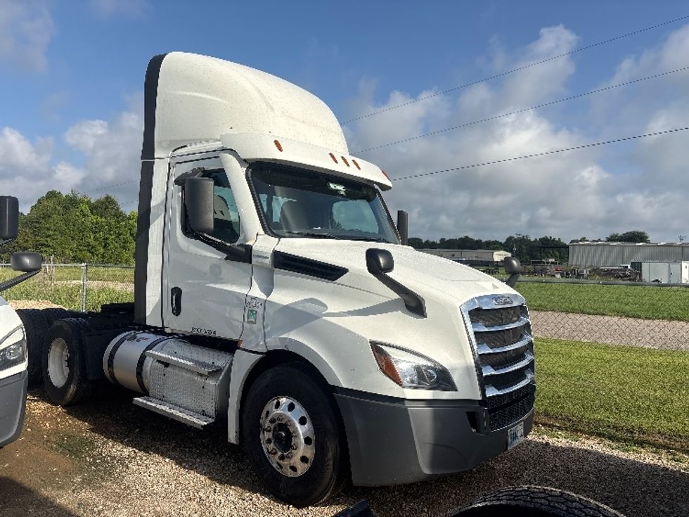 Day Cab Tractor-Heavy Duty Tractors-Freightliner-2021-T12664ST-Loxley-AL-631,141\n\t\tmiles-$ 13,250 - Image 1