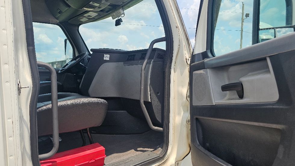 Day Cab Tractor-Heavy Duty Tractors-Freightliner-2021-T12664ST-Loxley-AL-631,141\n\t\tmiles-$ 13,250 - Image 12