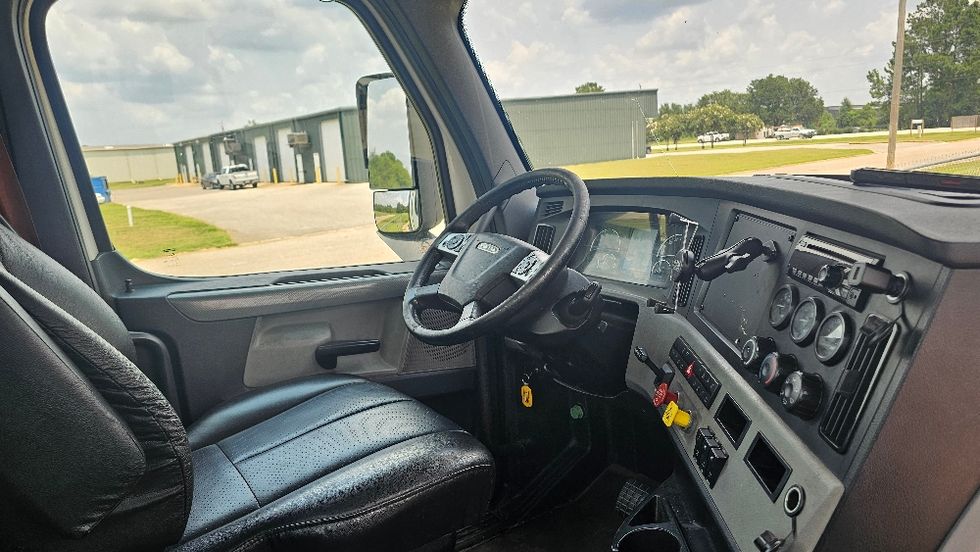 Day Cab Tractor-Heavy Duty Tractors-Freightliner-2021-T12664ST-Loxley-AL-631,141\n\t\tmiles-$ 13,250 - Image 14