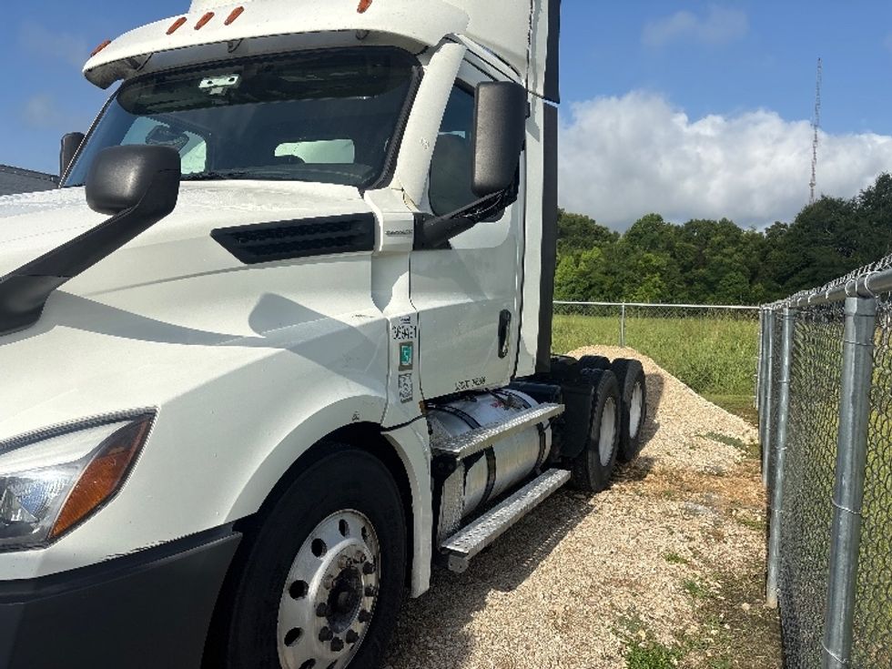 Day Cab Tractor-Heavy Duty Tractors-Freightliner-2021-T12664ST-Loxley-AL-631,141\n\t\tmiles-$ 13,250 - Image 4