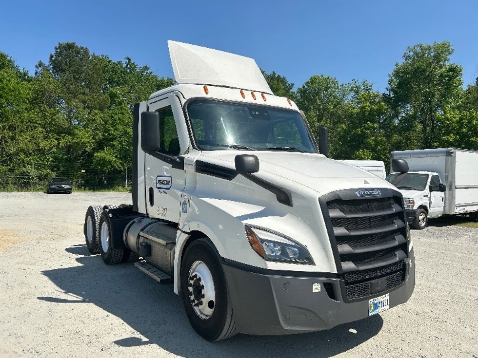 Day Cab Tractor-Heavy Duty Tractors-Freightliner-2021-T12664ST-Macon-GA-410,792\n\t\tmiles-$ 60,500 - Image 1