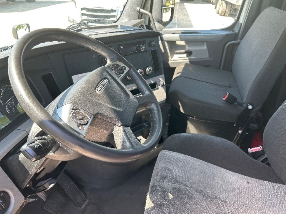 Day Cab Tractor-Heavy Duty Tractors-Freightliner-2021-T12664ST-Macon-GA-410,792\n\t\tmiles-$ 60,500 - Image 10