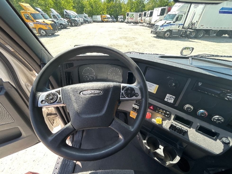 Day Cab Tractor-Heavy Duty Tractors-Freightliner-2021-T12664ST-Macon-GA-410,792\n\t\tmiles-$ 60,500 - Image 11