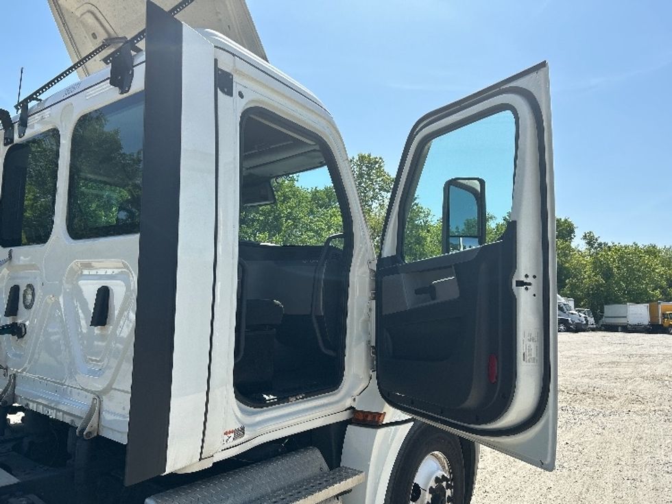 Day Cab Tractor-Heavy Duty Tractors-Freightliner-2021-T12664ST-Macon-GA-410,792\n\t\tmiles-$ 60,500 - Image 12