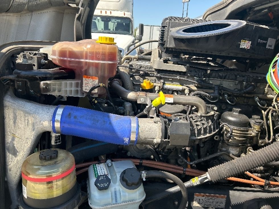 Day Cab Tractor-Heavy Duty Tractors-Freightliner-2021-T12664ST-Macon-GA-410,792\n\t\tmiles-$ 60,500 - Image 15