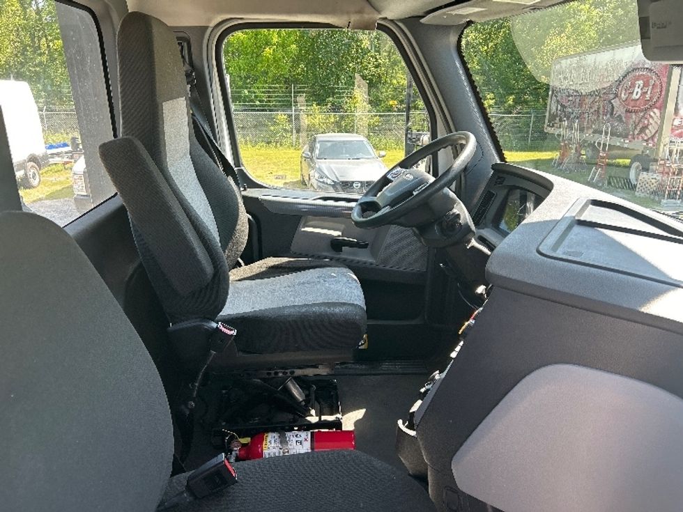 Day Cab Tractor-Heavy Duty Tractors-Freightliner-2021-T12664ST-Macon-GA-410,792\n\t\tmiles-$ 60,500 - Image 18