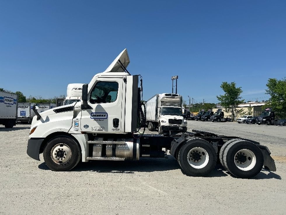 Day Cab Tractor-Heavy Duty Tractors-Freightliner-2021-T12664ST-Macon-GA-410,792\n\t\tmiles-$ 60,500 - Image 5