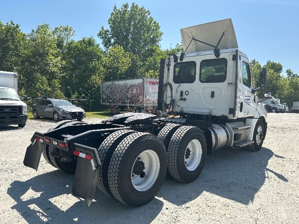 Day Cab Tractor-Heavy Duty Tractors-Freightliner-2021-T12664ST-Macon-GA-410,792\n\t\tmiles-$ 60,500 - Image 7