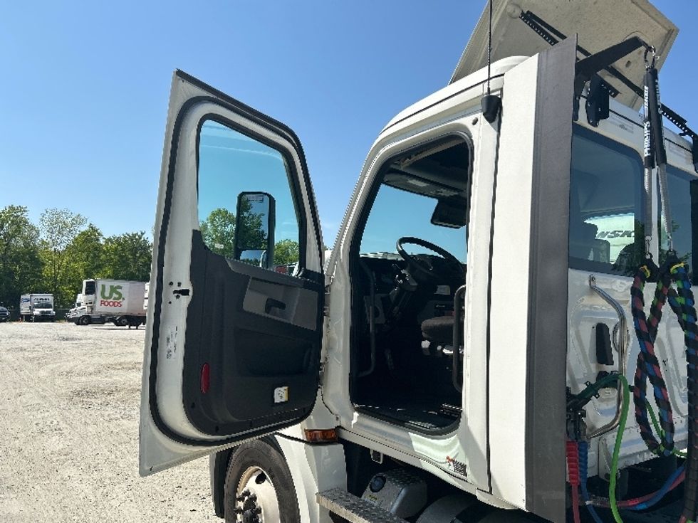Day Cab Tractor-Heavy Duty Tractors-Freightliner-2021-T12664ST-Macon-GA-410,792\n\t\tmiles-$ 60,500 - Image 9