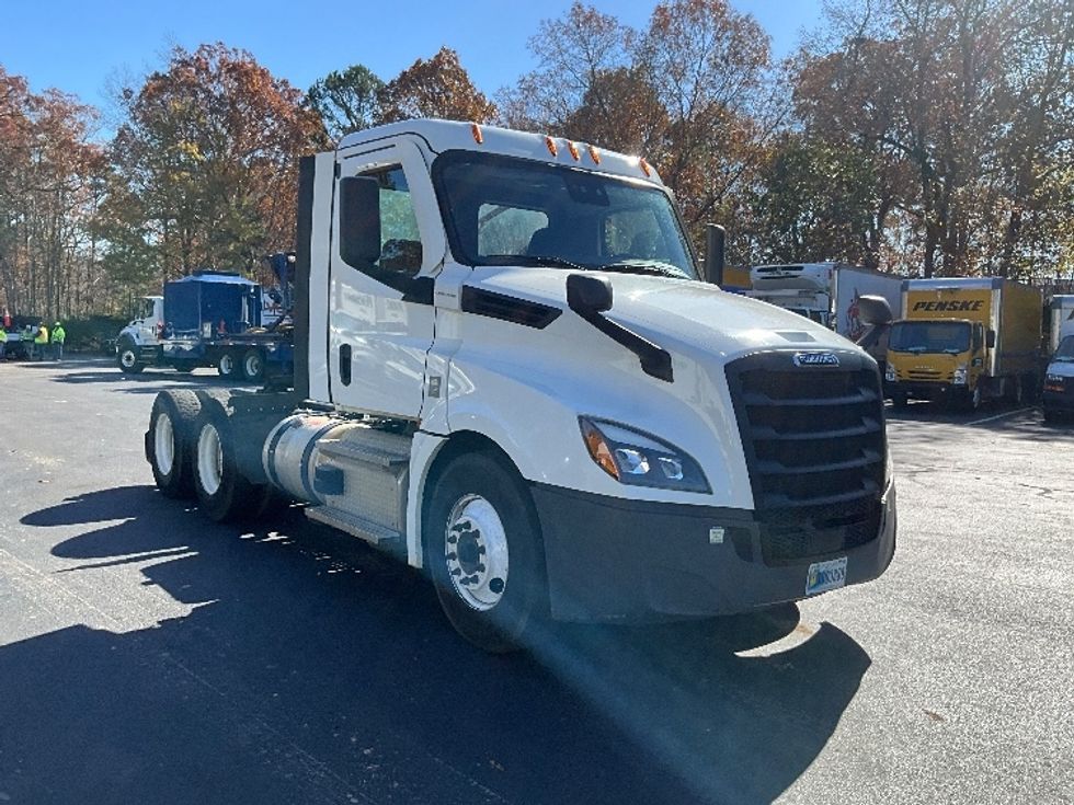Day Cab Tractor-Heavy Duty Tractors-Freightliner-2021-T12664ST-Mebane-NC-164,534\n\t\tmiles-$ 74,750 - Image 1