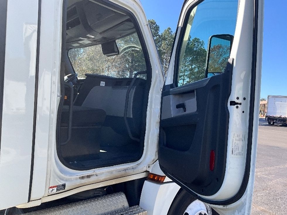 Day Cab Tractor-Heavy Duty Tractors-Freightliner-2021-T12664ST-Mebane-NC-164,534\n\t\tmiles-$ 74,750 - Image 12