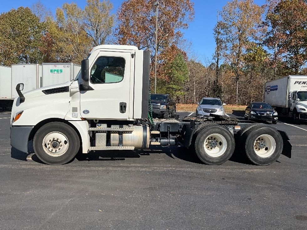 Day Cab Tractor-Heavy Duty Tractors-Freightliner-2021-T12664ST-Mebane-NC-164,534\n\t\tmiles-$ 74,750 - Image 4
