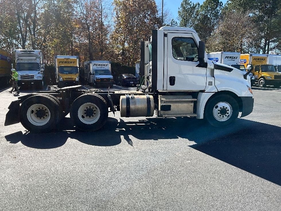 Day Cab Tractor-Heavy Duty Tractors-Freightliner-2021-T12664ST-Mebane-NC-164,534\n\t\tmiles-$ 74,750 - Image 8