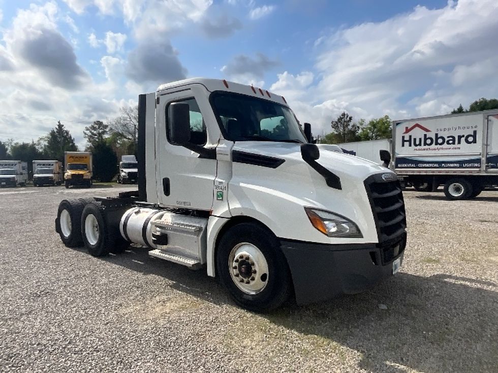Day Cab Tractor-Heavy Duty Tractors-Freightliner-2021-T12664ST-Mebane-NC-260,196\n\t\tmiles-$ 66,750 - Image 1