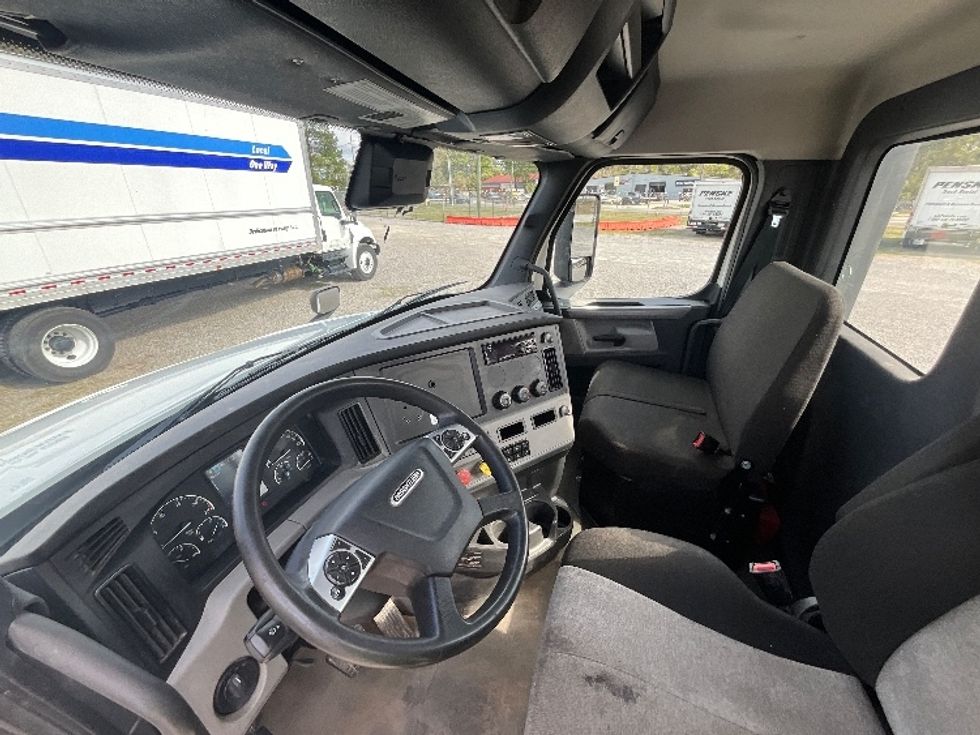 Day Cab Tractor-Heavy Duty Tractors-Freightliner-2021-T12664ST-Mebane-NC-260,196\n\t\tmiles-$ 66,750 - Image 10