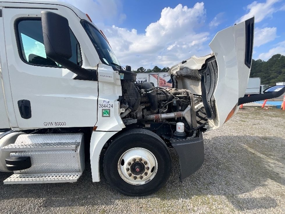 Day Cab Tractor-Heavy Duty Tractors-Freightliner-2021-T12664ST-Mebane-NC-260,196\n\t\tmiles-$ 66,750 - Image 15