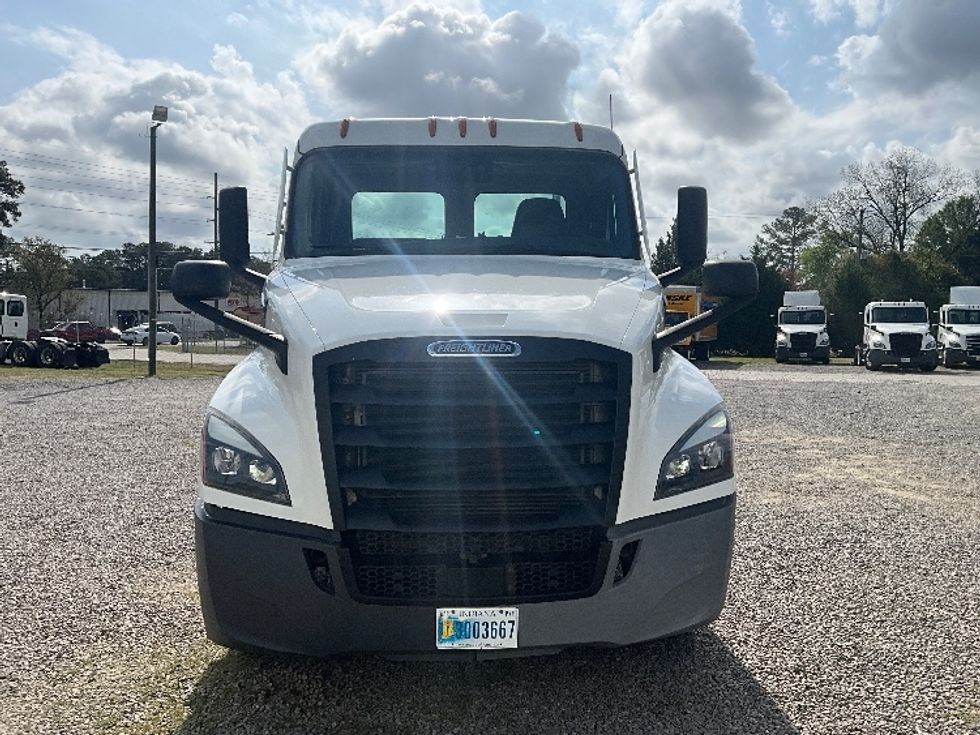 Day Cab Tractor-Heavy Duty Tractors-Freightliner-2021-T12664ST-Mebane-NC-260,196\n\t\tmiles-$ 66,750 - Image 2