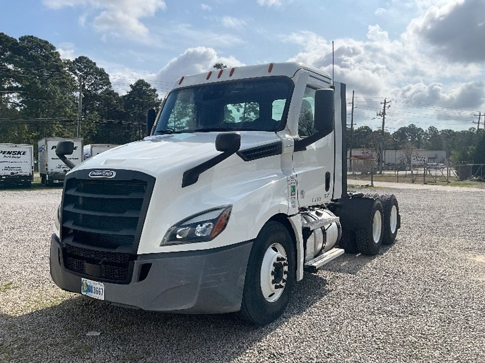 Day Cab Tractor-Heavy Duty Tractors-Freightliner-2021-T12664ST-Mebane-NC-260,196\n\t\tmiles-$ 66,750 - Image 3