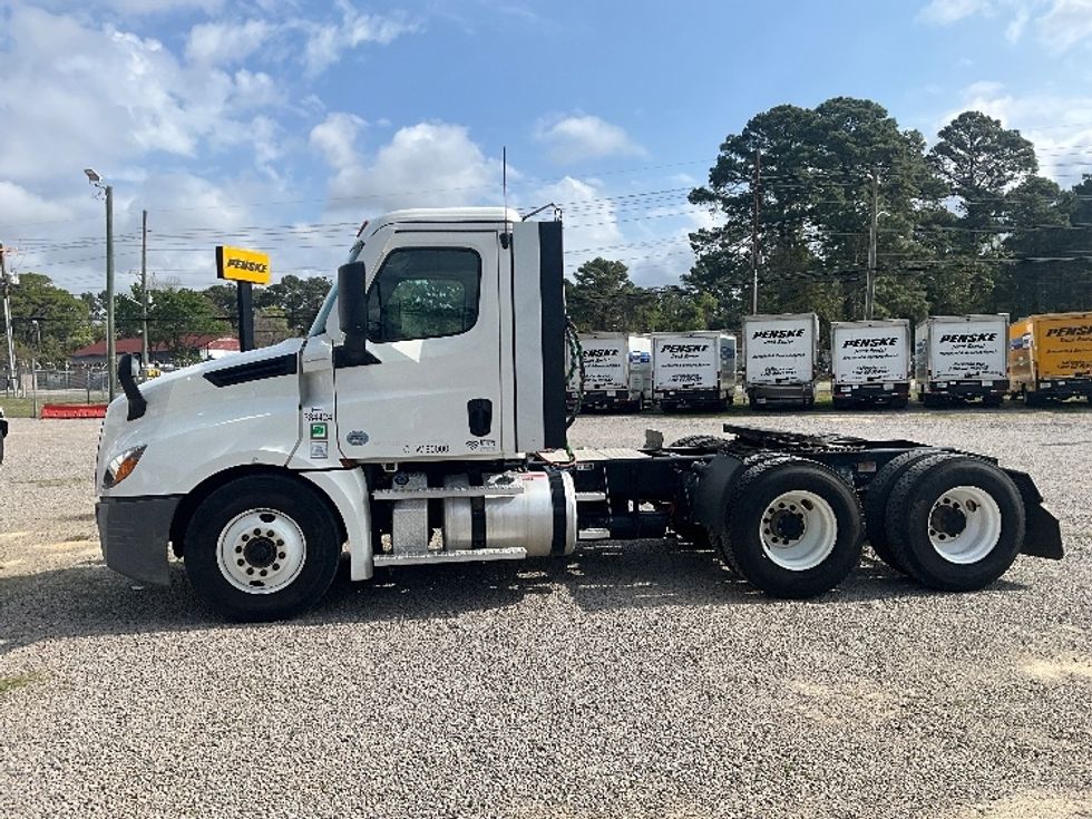 Day Cab Tractor-Heavy Duty Tractors-Freightliner-2021-T12664ST-Mebane-NC-260,196\n\t\tmiles-$ 66,750 - Image 4