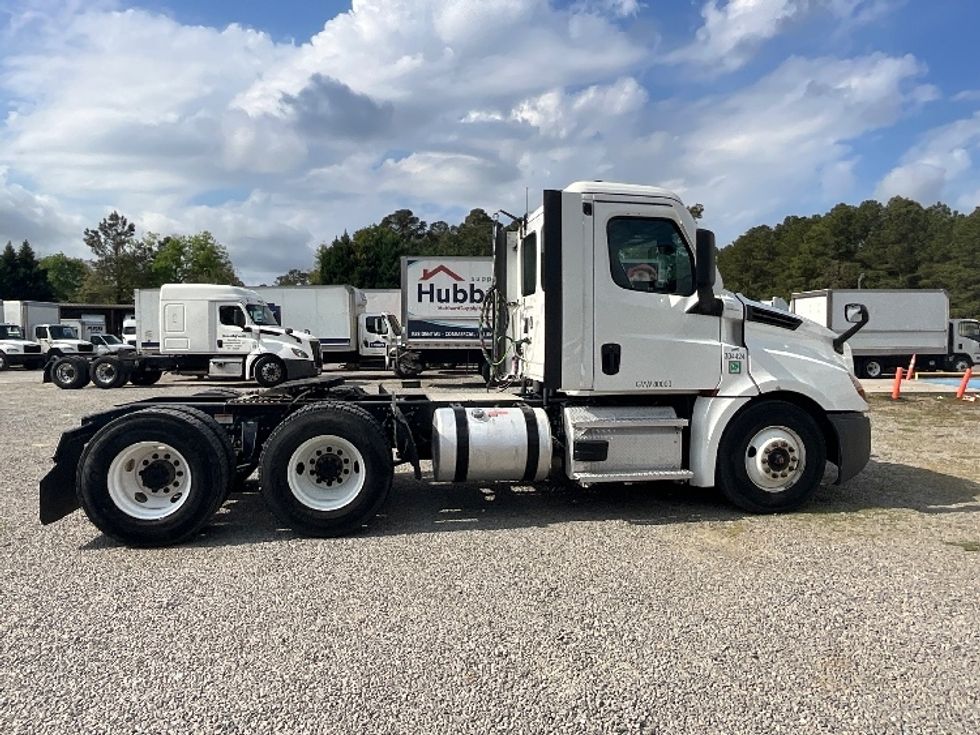 Day Cab Tractor-Heavy Duty Tractors-Freightliner-2021-T12664ST-Mebane-NC-260,196\n\t\tmiles-$ 66,750 - Image 8