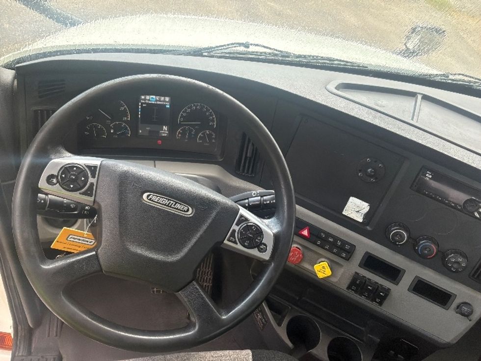 Day Cab Tractor-Heavy Duty Tractors-Freightliner-2021-T12664ST-Mebane-NC-296,111\n\t\tmiles-$ 64,500 - Image 10