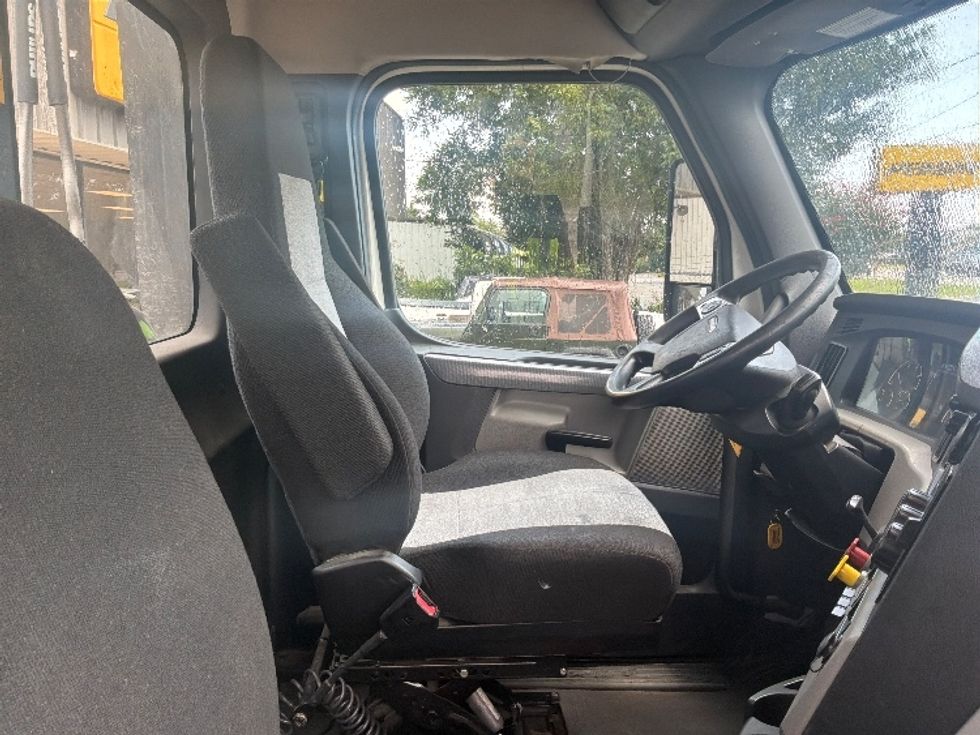 Day Cab Tractor-Heavy Duty Tractors-Freightliner-2021-T12664ST-Mebane-NC-296,111\n\t\tmiles-$ 64,500 - Image 13