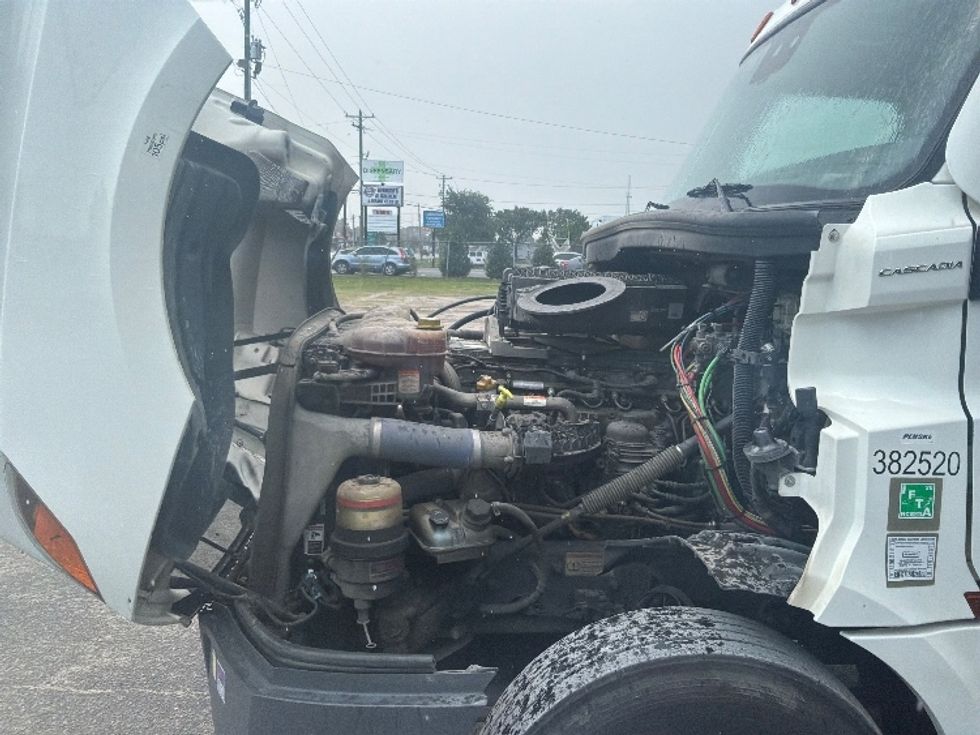Day Cab Tractor-Heavy Duty Tractors-Freightliner-2021-T12664ST-Mebane-NC-296,111\n\t\tmiles-$ 64,500 - Image 15