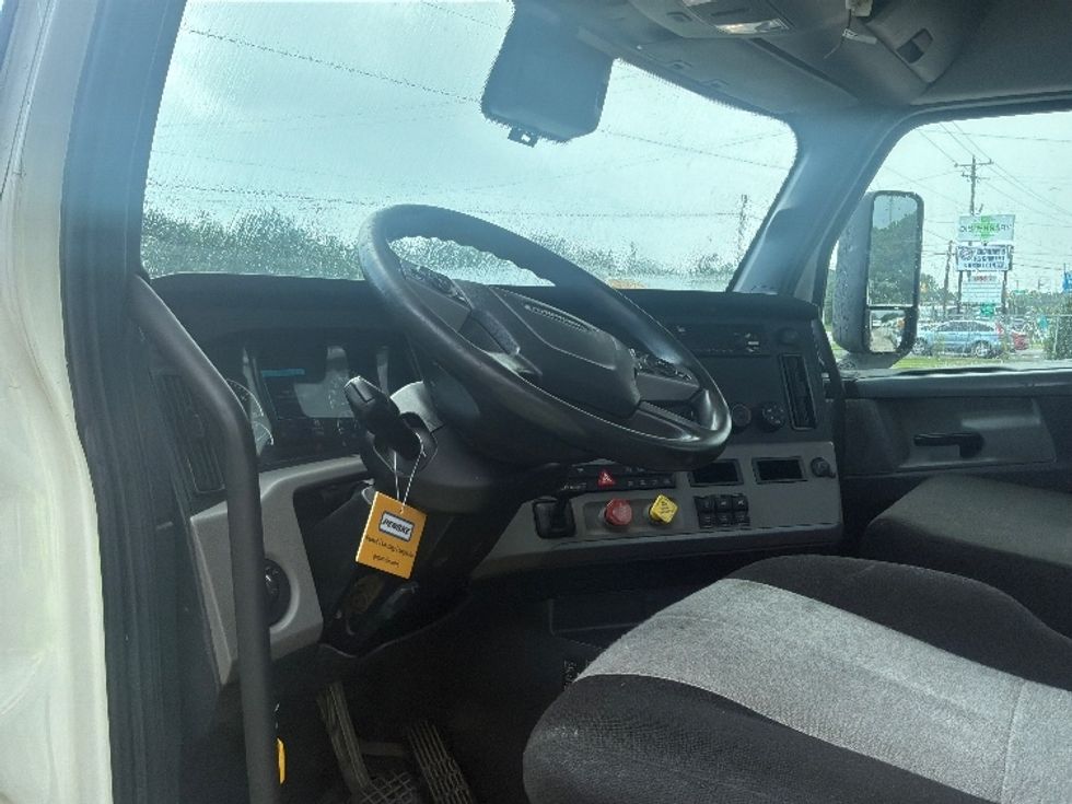 Day Cab Tractor-Heavy Duty Tractors-Freightliner-2021-T12664ST-Mebane-NC-296,111\n\t\tmiles-$ 64,500 - Image 9